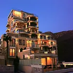 Art Seaview Apartments